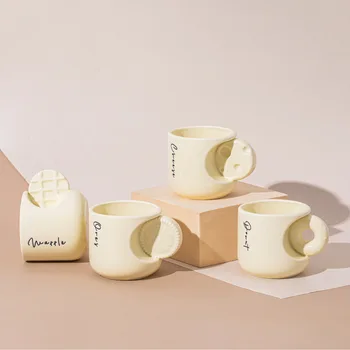 Кофейная керамическая чашка объемом 260 мл, креативная ручка, Десертная чашка кремового цвета, подарок для домашнего офиса, чашка для воды для пары в японском и корейском стиле.