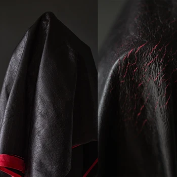 Черная кожаная ткань Красная Текстура трещин внизу Широкое Переднее пальто Дизайнерская ткань Одежда для шитья своими руками Материал метров